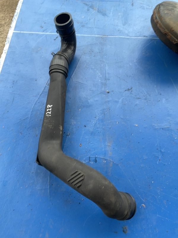 Furtun intercooler turbo – Material: Plastic – Volkswagen Golf 4 generation [1997 – 2006] wagon 1.9 TDI MT (90 hp)