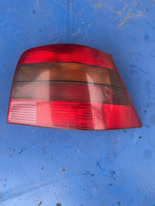 Lampă spate – Parte montare: Dreapta, Varianta: Hatchback – Volkswagen Golf 4 generation [1997 – 2006] Hatchback 5-doors 1.6 MT (105 hp)