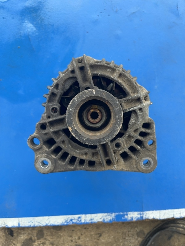 Alternator – Alte specificații: 90A – Volkswagen Polo 3 generation [restyling] [2000 – 2002] Hatchback 5-doors 1.4 MT (60 hp)