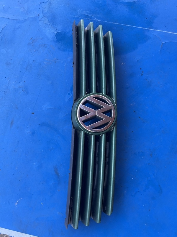 Grilă radiator – Culoare: Verde  – Volkswagen Polo 3 generation [restyling] [2000 – 2002] Hatchback 5-doors 1.4 MT (60 hp)