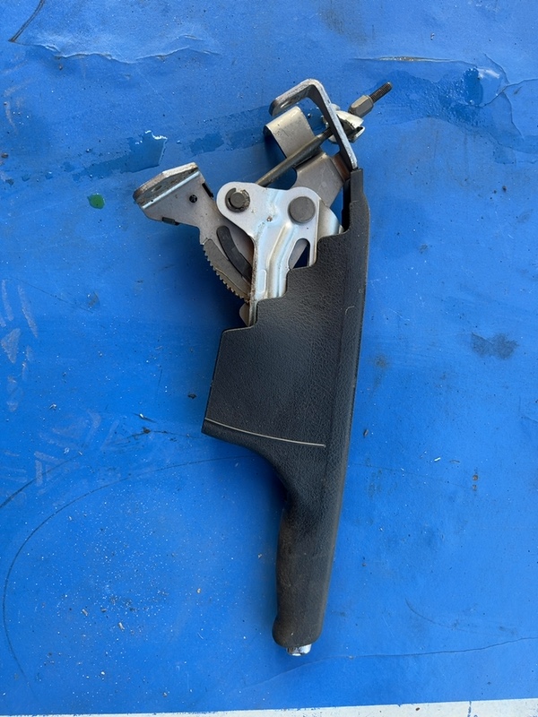 Manetă frănă de mână – Volkswagen Golf 4 generation [1997 – 2006] wagon 1.6 MT (105 hp)