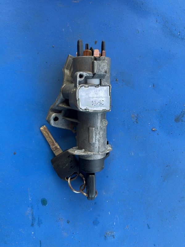 Contact cu cheie – Volkswagen Golf 4 generation [1997 – 2006] wagon 1.6 MT (105 hp)