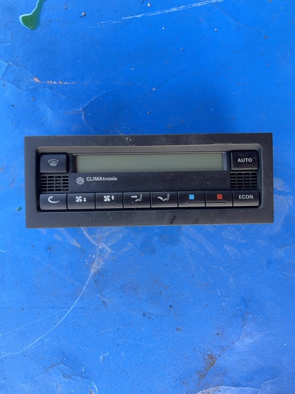 Climatronic – Volkswagen Golf 4 generation [1997 – 2006] wagon 1.6 MT (105 hp)