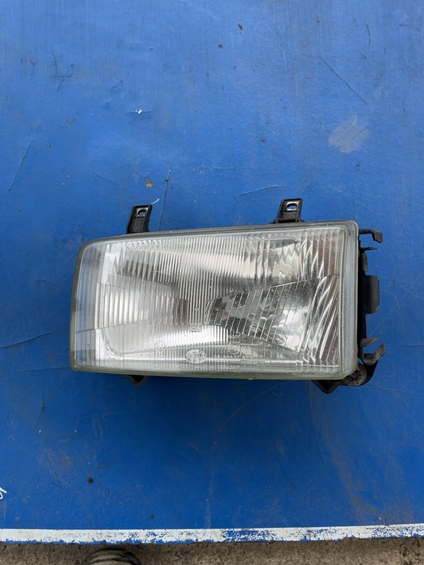 Far față – Parte montare: Stânga – Volkswagen Transporter T4 [1990 – 2003] Van 2.5 MT (88 hp)