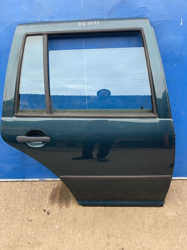 Usa spate – Culoare: Verde , Parte montare: Dreapta s – Volkswagen Golf 4 generation [1997 – 2006] wagon 1.6 MT (105 hp)