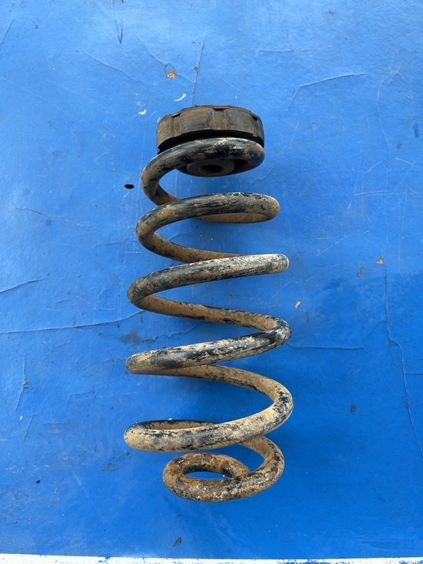 Arc elicoidal – Parte montare: Spate – Audi A4 B6 [2000 – 2005] Sedan 1.6 MT (102 hp)