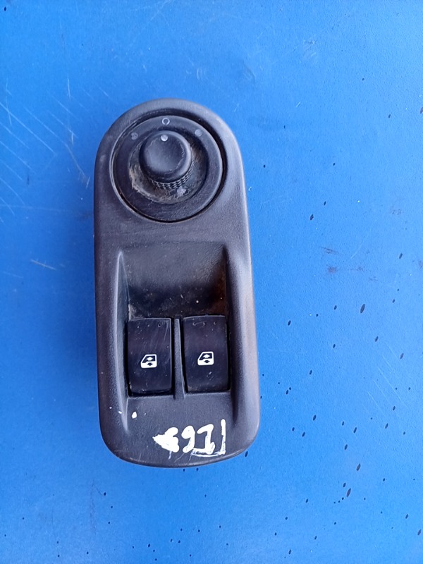 Buton ridicare geam – Parte montare: Stânga, Alte specificații: +reglaj oglinzi – Renault Trafic 2 generation [2001 – 2006] Minivan 1.9 dCi MT (100 hp)