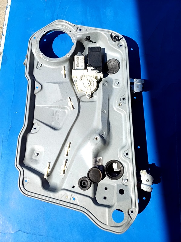 Macara geam  – Electric, Parte montare: Dreapta față – Volkswagen Golf 4 generation [1997 – 2006] wagon 1.9 TDI MT (90 hp)