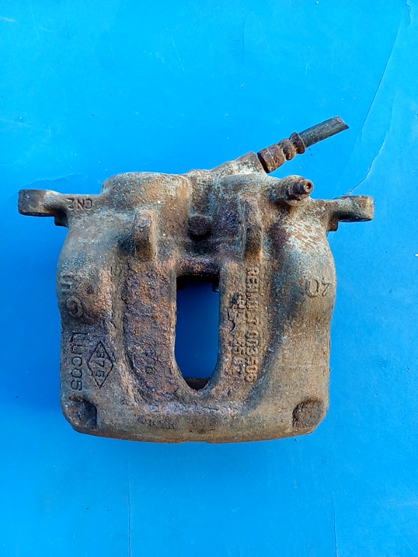 Etrier față – Parte montare: Stânga  – Renault Trafic 2 generation [2001 – 2006] Minivan 1.9 dCi MT (100 hp)