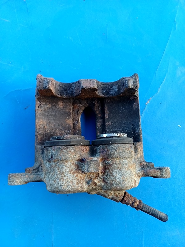 Etrier față – Parte montare: Stânga  – Renault Trafic 2 generation [2001 – 2006] Minivan 1.9 dCi MT (100 hp)