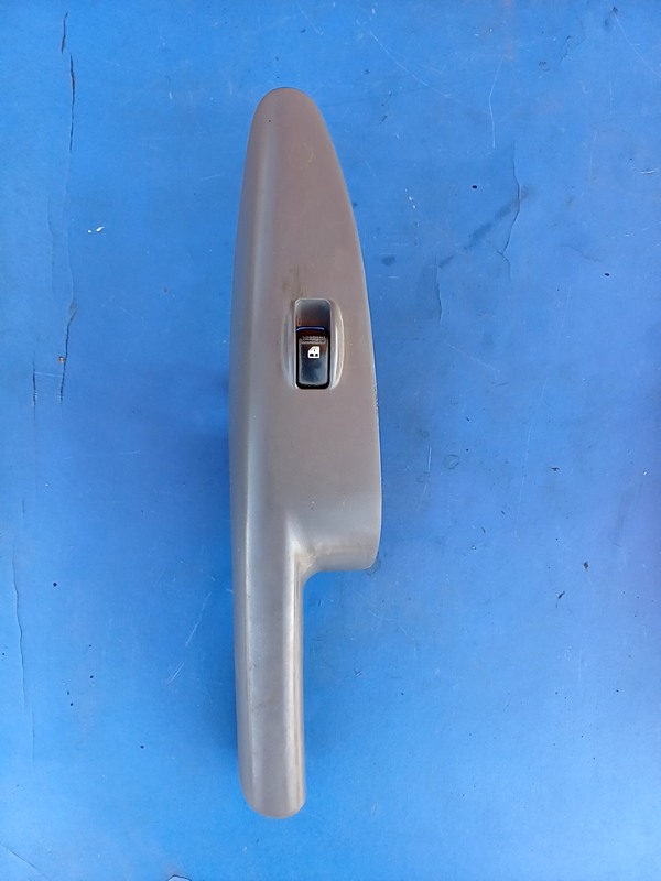 Buton ridicare geam – Parte montare: Dreapta față – Hyundai Tucson 1 generation [2004 – 2010] Crossover 2.0 CRDI MT 2WD (112 hp)