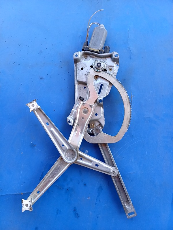 Macara geam  – Electric, Parte montare: Dreapta față – BMW 3 Series E36 [1990 – 2000] Sedan 318i MT (116 hp)