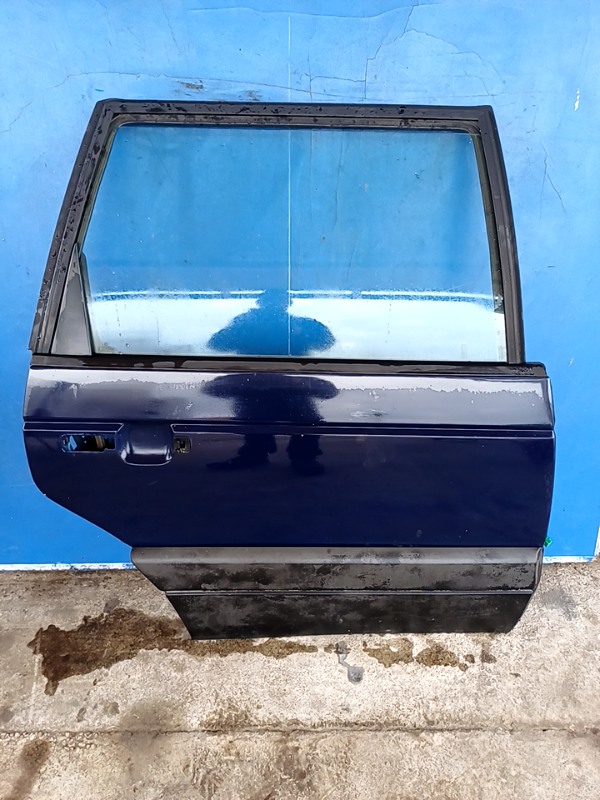 Usa spate – Culoare: Albastru , Parte montare: Dreapta  – Volkswagen Passat B3 [1988 – 1993] wagon 1.8 MT (90 hp)