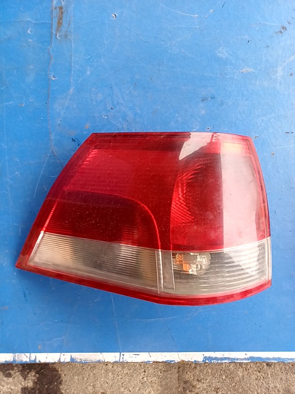 Lampă spate – Parte montare: Stânga – Opel Vectra C [2002 – 2005] wagon 2.2 DTI MT (125 hp)