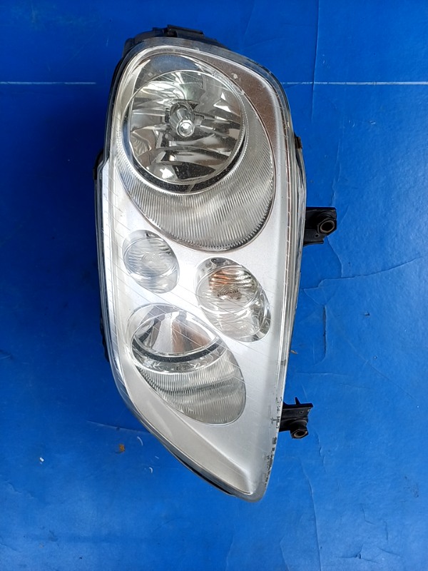 Far față – Parte montare: Stânga  – Volkswagen Touran 1 generation [2003 – 2006] Minivan 2.0 TDI MT (136 hp)