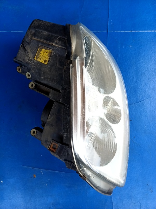 Far față – Parte montare: Stânga  – Volkswagen Touran 1 generation [2003 – 2006] Minivan 2.0 TDI MT (136 hp)