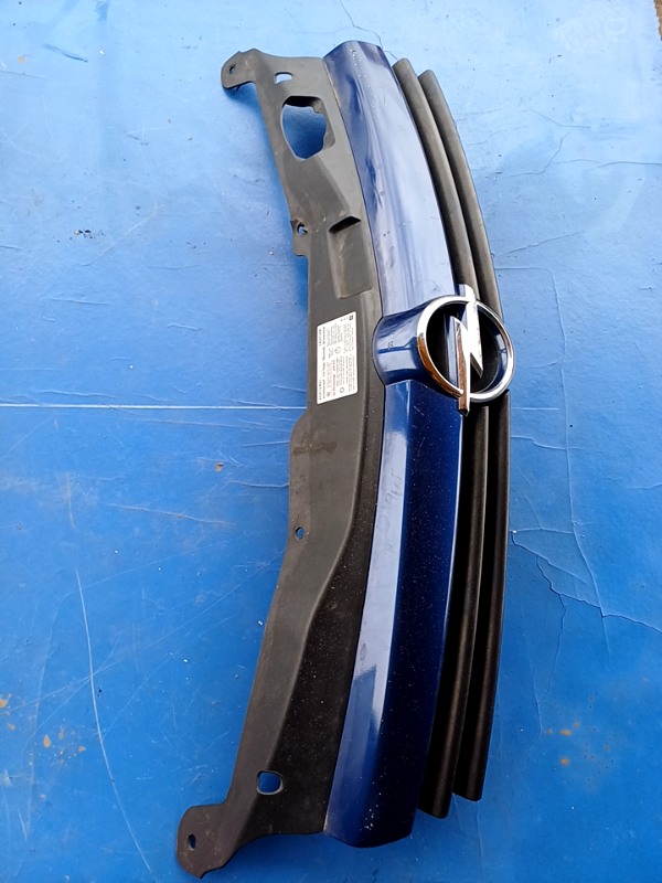 Grilă radiator – Culoare: Albastru  – Opel Astra H [2004 – 2007] Hatchback 1.4 MT (90 hp)