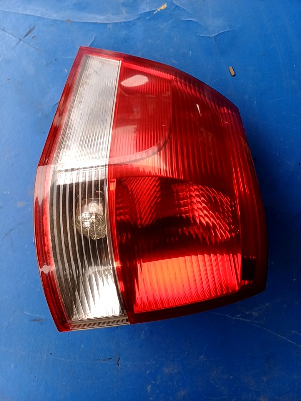 Lampă spate – Parte montare: Stânga  – Opel Vectra C [2002 – 2005] wagon 1.9 CDTi MT (150 hp)