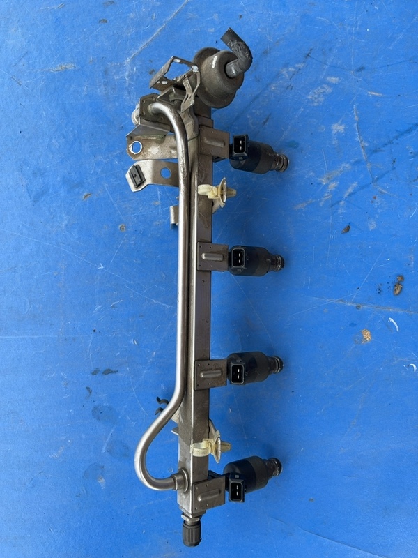 Rampă injectoare – Combustibil: Benzină, Alte specificații: Cu injectoare – Opel Vectra B [1995 – 1999] Sedan 4-doors 1.6 MT (101 hp)