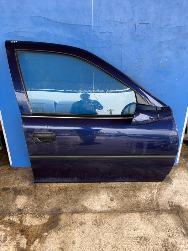 Usa față – Culoare: Albastru , Parte montare: Dreapta – Opel Vectra B [1995 – 1999] Sedan 4-doors 1.6 MT (101 hp)
