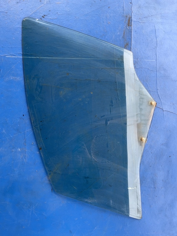 Geam lateral  – Parte montare: Stânga față – Peugeot 307 1 generation [2001 – 2005] wagon 2.0 HDi MT (107 hp)