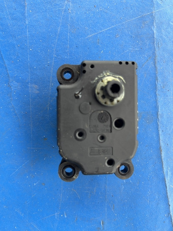 Motoraș clapetă aerotermă – Peugeot 307 1 generation [2001 – 2005] wagon 2.0 HDi MT (107 hp)