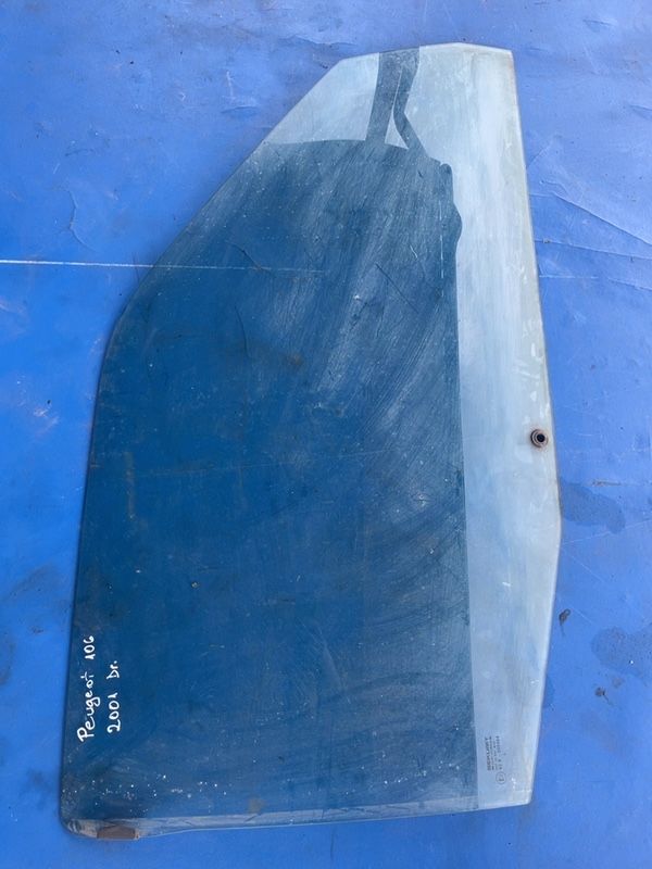 Geam lateral  – Parte montare: Dreapta față – Peugeot 106 1 generation [restyling] [1996 – 2003] Hatchback 3-doors 1.1 MT (60 hp)