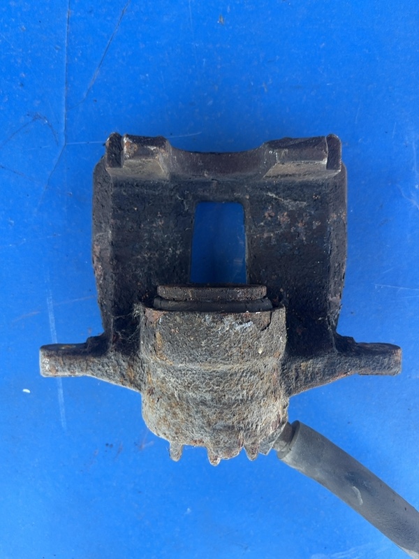 Etrier față – Parte montare: Stânga – Peugeot 307 1 generation [2001 – 2005] wagon 2.0 HDi MT (107 hp)