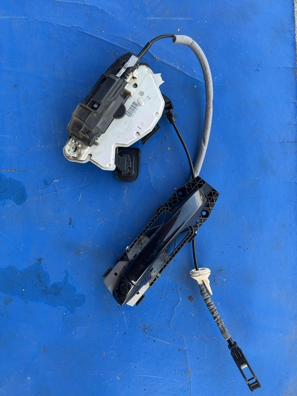 Broască ușă – Parte montare: Stânga față – Volkswagen Golf 7 generation [restyling] [2017 – 2023] Variant wagon 5-doors