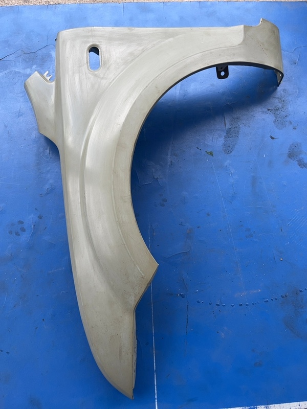 Aripă – Parte montare: Stânga – Ford Focus 2 generation [2004 – 2008] wagon 5-doors 1.6 TDCi MT (109 hp)