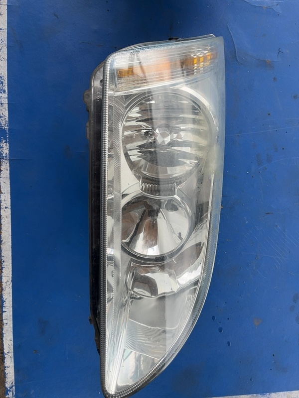 Far față – Parte montare: Dreapta – Ford Focus 2 generation [2004 – 2008] wagon 5-doors 1.6 TDCi MT (109 hp)