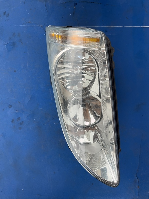 Far față – Parte montare: Stânga  – Ford Focus 2 generation [2004 – 2008] wagon 5-doors 1.6 TDCi MT (109 hp)