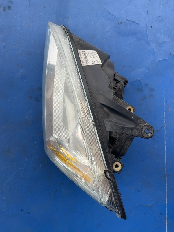 Far față – Parte montare: Stânga  – Ford Focus 2 generation [2004 – 2008] wagon 5-doors 1.6 TDCi MT (109 hp)