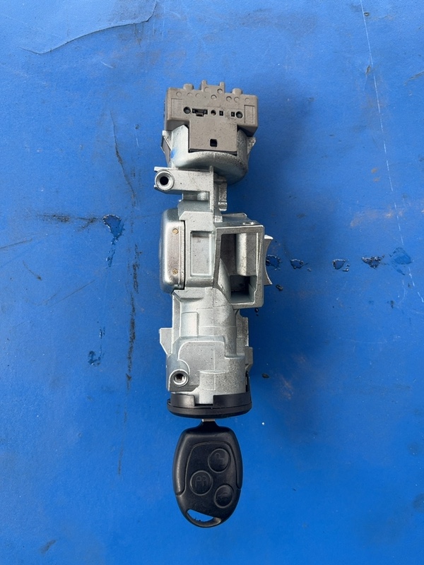 Contact cu cheie – Ford Focus 2 generation [2004 – 2008] wagon 5-doors 1.6 TDCi MT (109 hp)