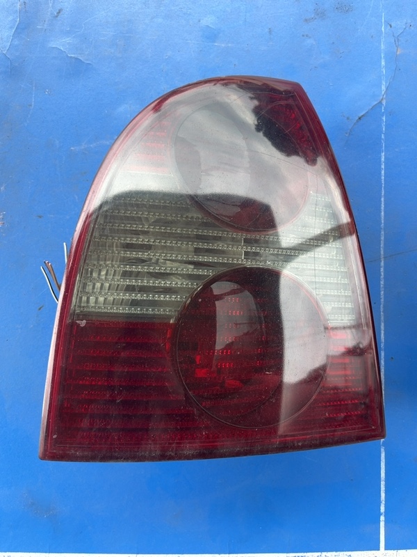 Lampă spate – Parte montare: Stânga – Volkswagen Passat B5+ [restyling] [2000 – 2005] Sedan 1.8 T MT (150 hp)