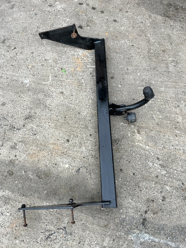 Carlig remorcare – Ford Focus 2 generation [2004 – 2008] wagon 5-doors 1.6 TDCi MT (109 hp)