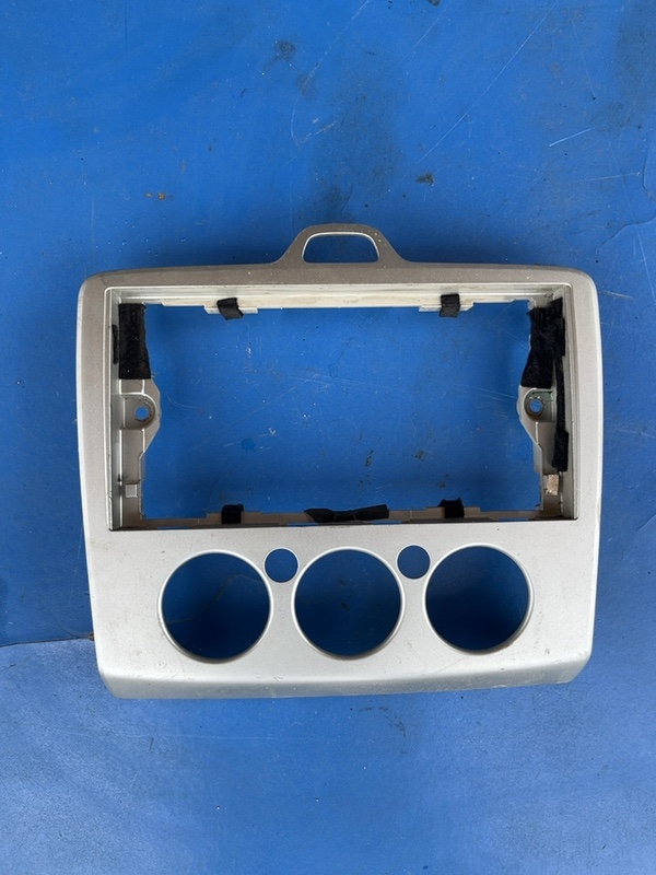 Consolă centrală – Ford Focus 2 generation [2004 – 2008] wagon 5-doors 1.6 TDCi MT (109 hp)