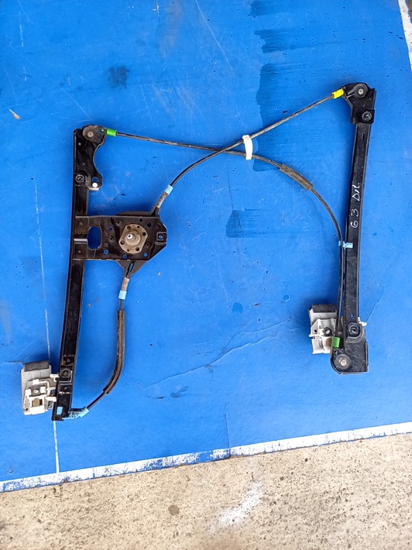 Macara geam  – Parte montare: Dreapta față, Manuală – Volkswagen Golf 3 generation [1991 – 1998] Hatchback 5-doors 1.6 MT (75 hp)