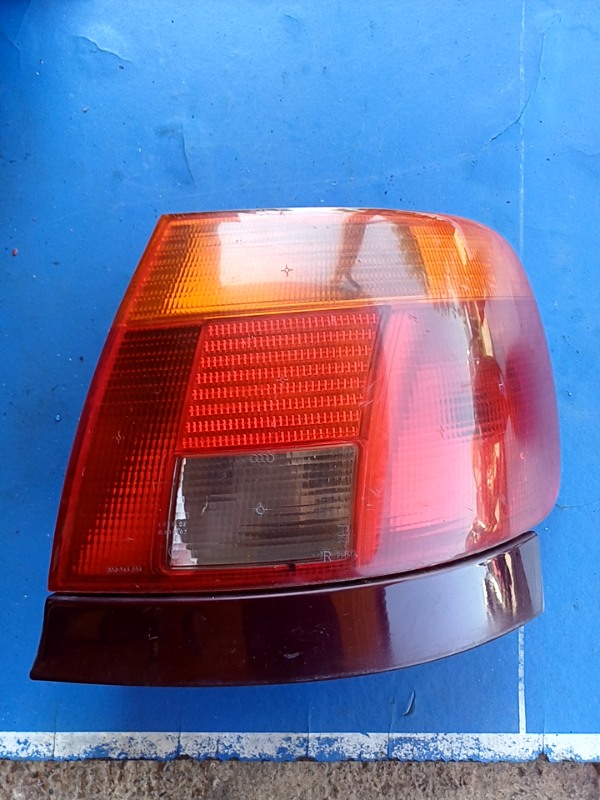 Lampă spate – Parte montare: Dreapta  – Audi A4 B5 [1994 – 1999] Sedan 1.6 MT (101 hp)