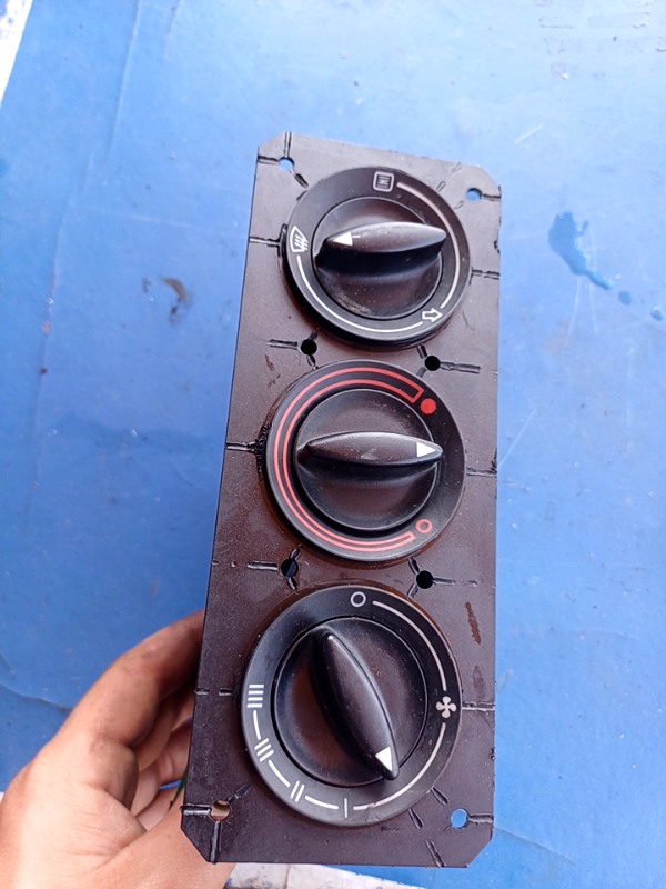 Panou comandă aer – Audi A4 B5 [1994 – 1999] Sedan 1.6 MT (101 hp)