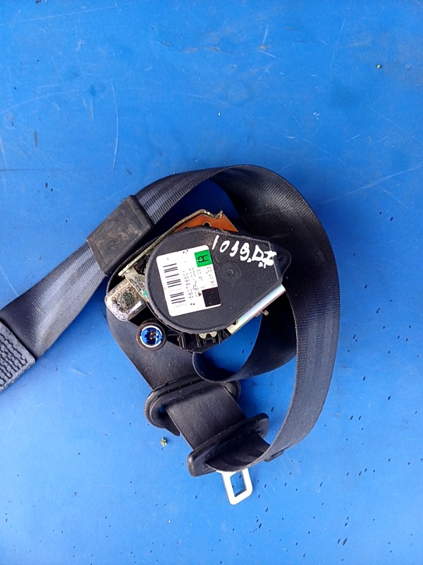 Centură siguranță – Parte montare: Dreapta față – Audi A4 B6 [2000 – 2005] Sedan 1.6 MT (102 hp)