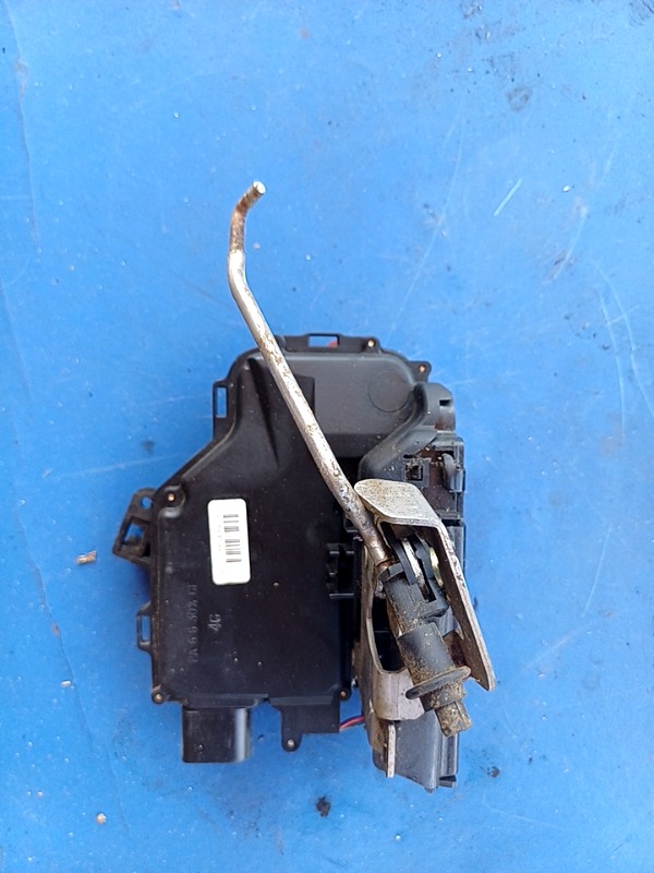 Broască ușă – Parte montare: Stânga spate – Audi A4 B6 [2000 – 2005] Sedan 2.5 TDI MT (163 hp)