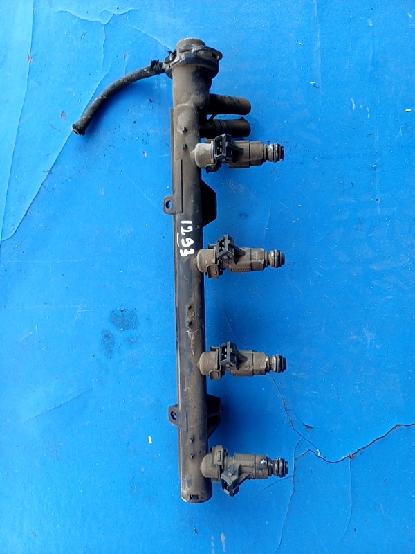 Rampă injectoare – Alte specificații: Cu injectoare – Volkswagen Polo 3 generation [1994 – 2001] Classic Sedan 1.4 MT (60 hp)