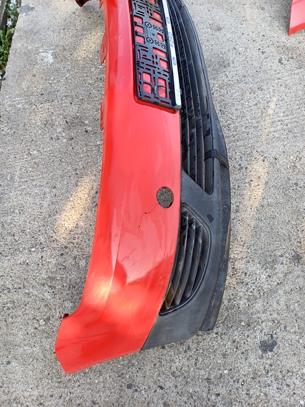 Bară protecție  – Culoare: Roșu, Parte montare: Față – Ford Fiesta 5 generation [2001 – 2007] Hatchback 3-doors 1.3 MT (60 hp)