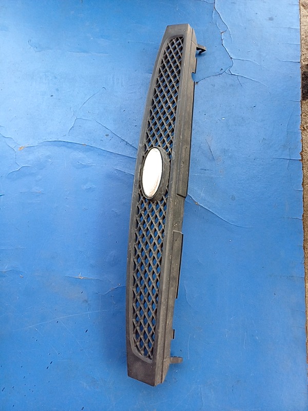 Grilă radiator – Culoare: Negru – Ford Fiesta 5 generation [2001 – 2007] Hatchback 3-doors 1.3 MT (60 hp)