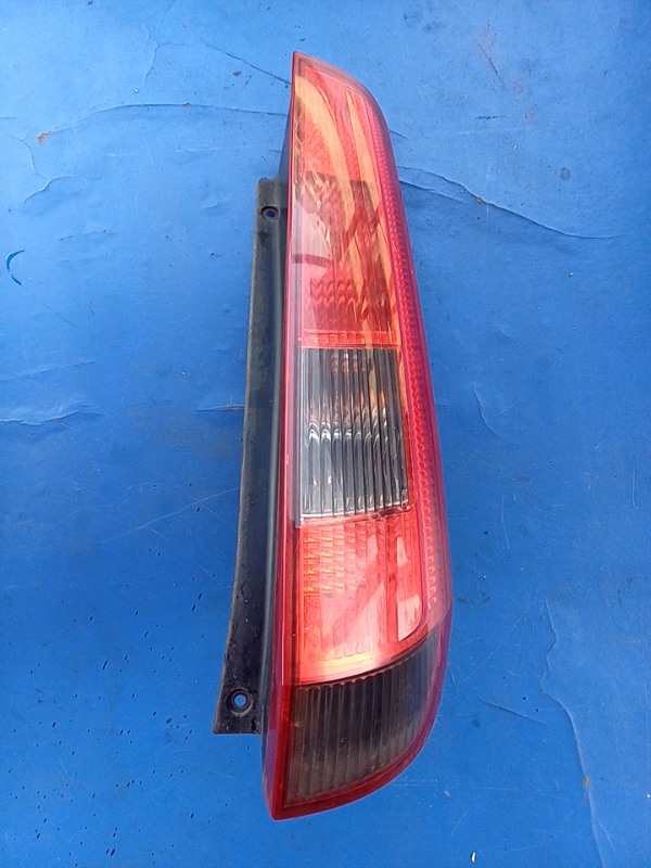 Lampă spate – Parte montare: Dreapta  – Ford Fiesta 5 generation [2001 – 2007] Hatchback 3-doors 1.3 MT (60 hp)