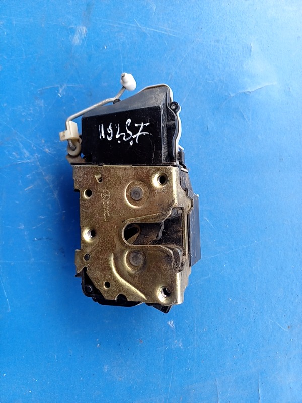 Broască ușă – Parte montare: Stânga față – Peugeot 307 1 generation [2001 – 2005] Hatchback 5-doors 1.6 MT (109 hp)