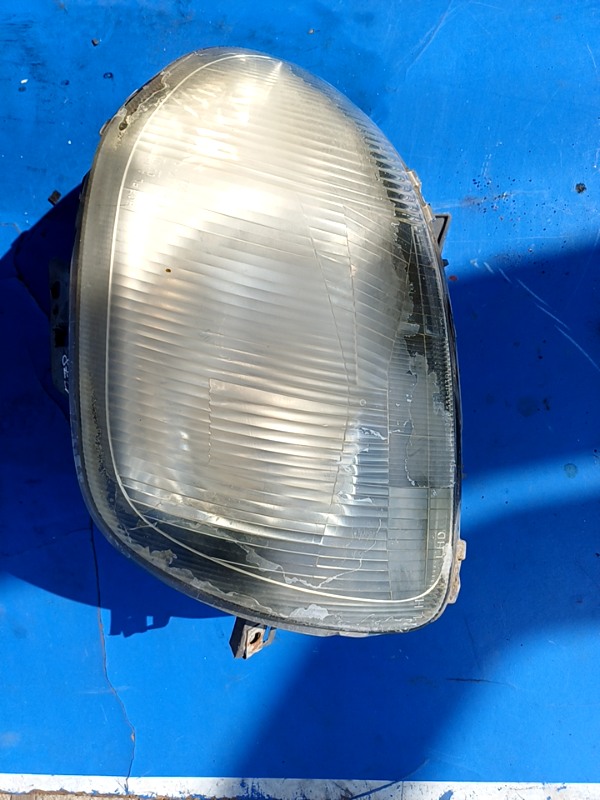 Far față – Parte montare: Dreapta – Renault Clio 2 generation [1998 – 2005] Symbol Sedan 1.4 MT (75 hp)