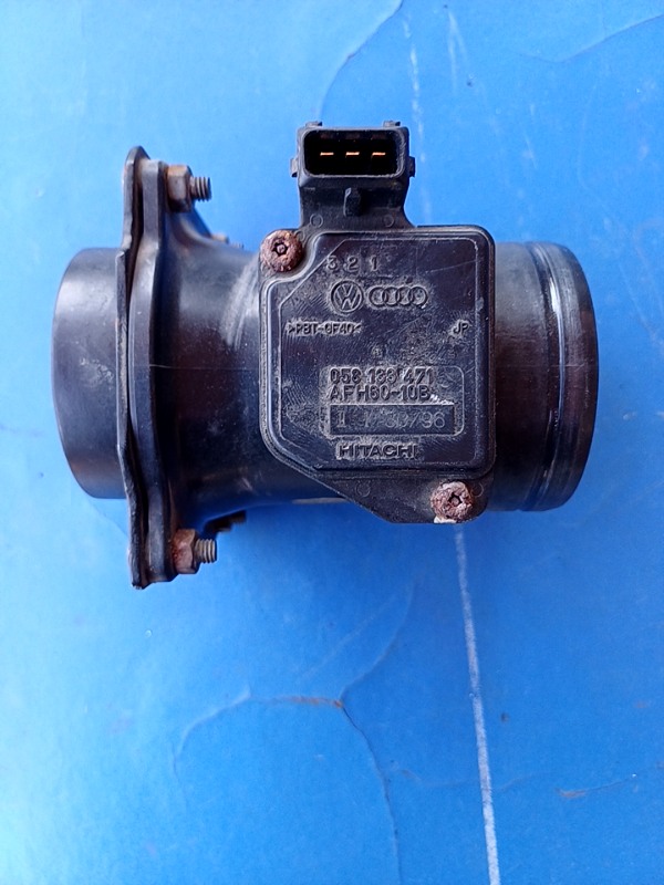 Debitmetru aer – Audi A4 B5 [1994 – 1999] Sedan 1.8 MT (125 hp)