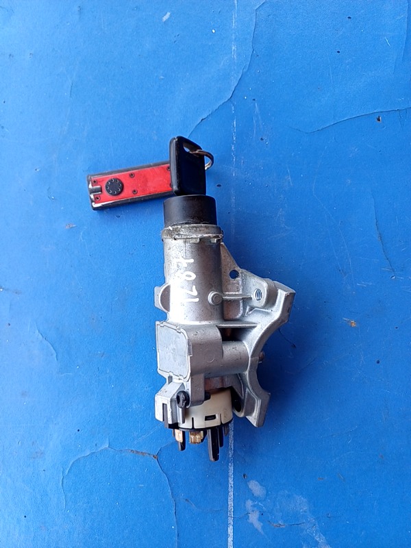 Contact cu cheie – Audi A4 B5 [1994 – 1999] Sedan 1.6 MT (101 hp)